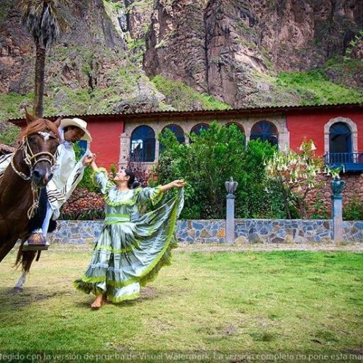 Riding through the Sacred Valley of the Incas (3)